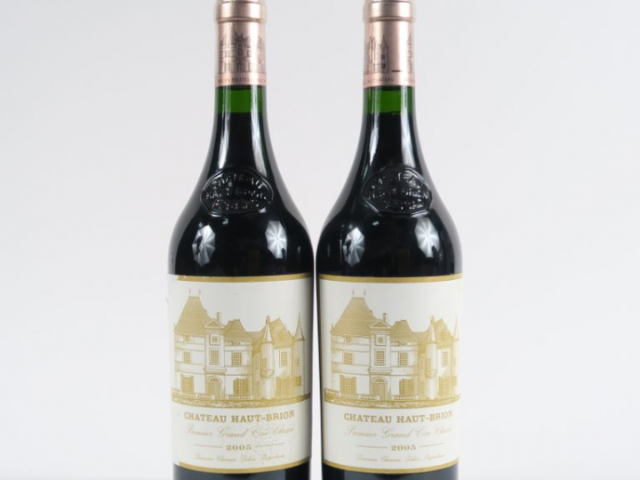 2 BOUTEILLES CHÂTEAU HAUT BRION 1er GCC GRAVES - 2005 - 1 ELA