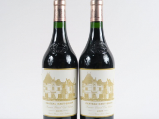 Vente aux enchères 2 BOUTEILLES CHÂTEAU HAUT BRION 1er GCC GRAVES - 2005 - 1 ELA