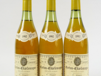 Vente aux enchères 3 BOUTEILLES CORTON CHARLEMAGNE GC DOMAINE LOUIS CHAPUIS - 1982 - 1 à 