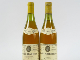 Vente aux enchères 2 BOUTEILLES CORTON CHARLEMAGNE GC DOMAINE LOUIS CHAPUIS - 1985 - CAPS