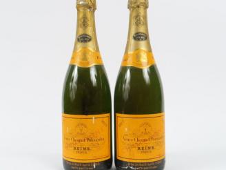 Vente aux enchères 2 BOUTEILLES CHAMPAGNE VEUVE CLICQUOT PONSARDIN 'BICENTENAIRE' - 1972