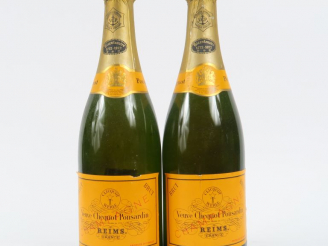 Vente aux enchères 2 BOUTEILLES CHAMPAGNE VEUVE CLICQUOT PONSARDIN 'BICENTENAIRE' - 1972