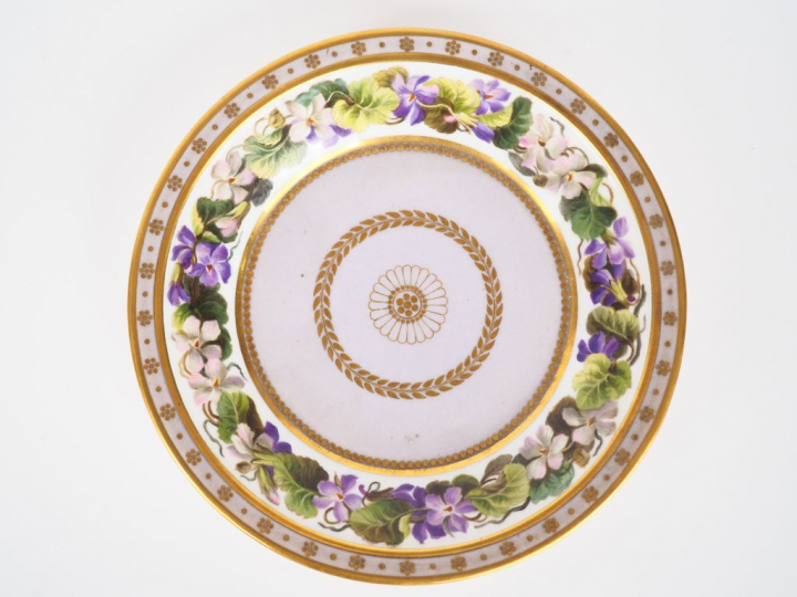 Tasse et sa sous-tasse Jasmin en porcelaine polychrome de Sèvres à déc