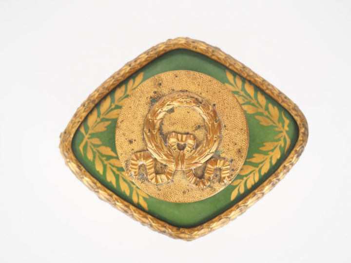 Pot couvert fin XIXème de style Louis XVI en porcelaine d'après la man