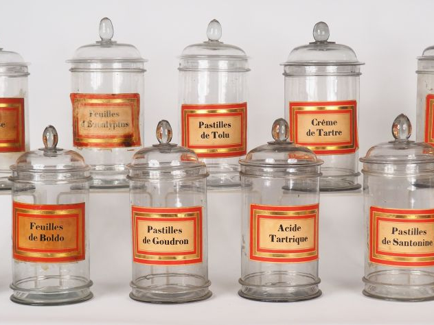 Suite de 10 pots de pharmarcie XIXème en verre soufflé. H. 27 cm.