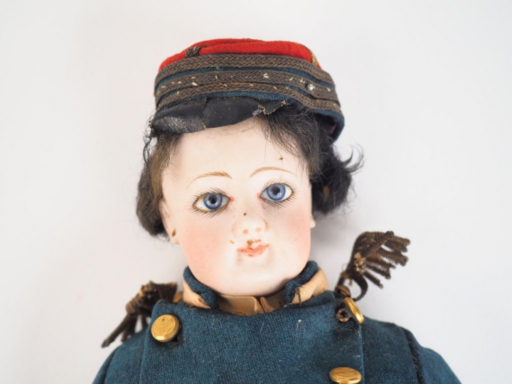 Poupée GAUTIER "Petit soldat" Tête porcelaine, yeux fixes et bouche fe