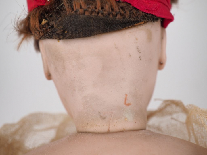 Poupée JUMEAU "Parisienne", tête porcelaine, bouche fermée. Expert : M