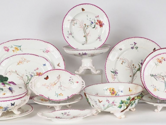 Vente aux enchères Jean VIEILLARD à Bordeaux. Partie de service de table en faïence fine 