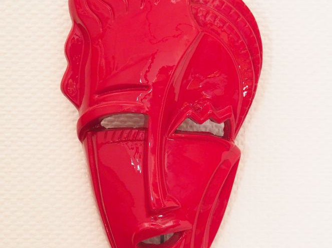 Masque de style cubiste en composition. Dim. 38,5 x 19 x 6,5 cm.