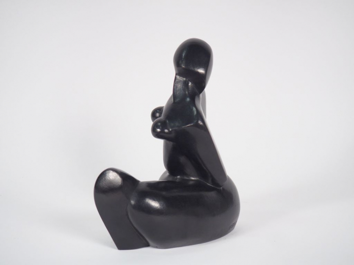 Katarzyna KOBRO. "Femme nue assise".  Sculpture en bronze, signée. Fon