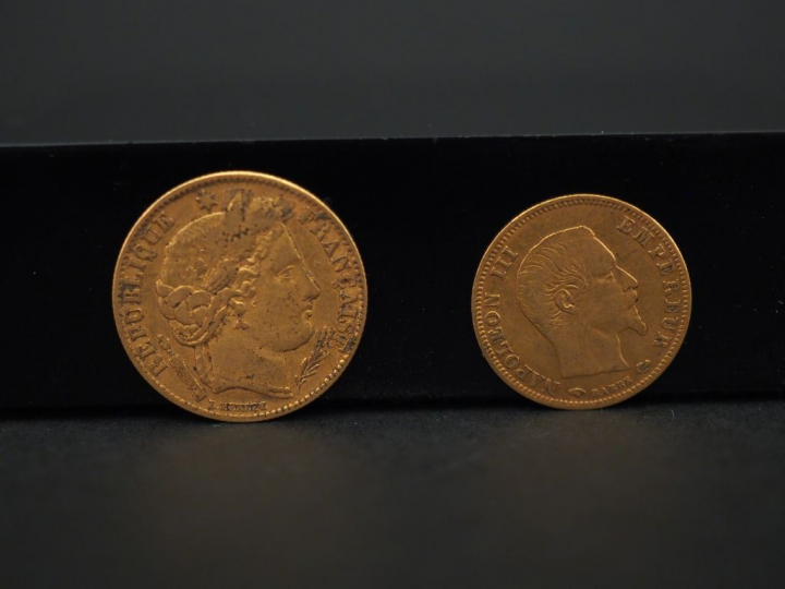Ensemble comprenant :  - une pièce de 10 francs or, 1851-A.  - une piè