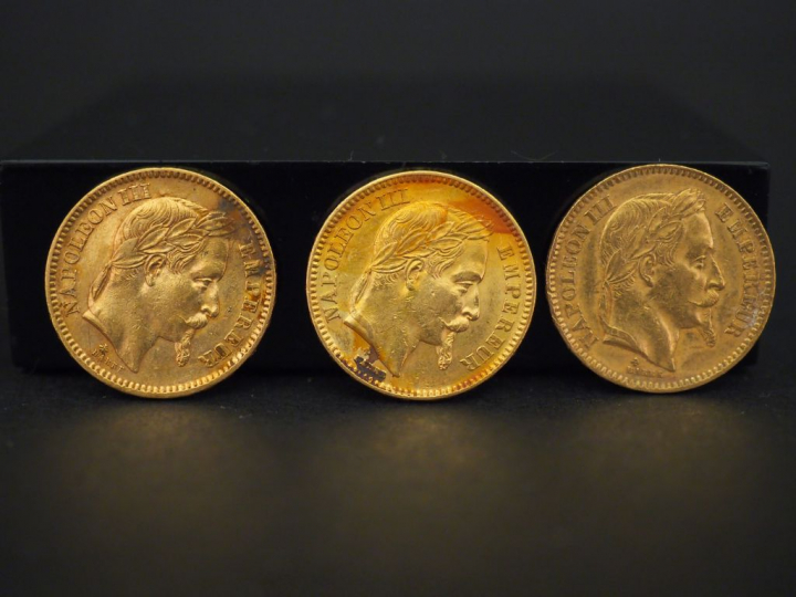 Trois pièces de 20 francs or, 1862-A et 1862-BB (x2).  FRAIS ACHETEURS