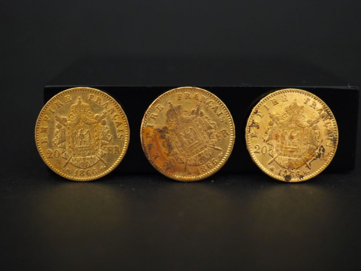 	Trois pièces de 20 francs or, 1866-A et 1866-BB (x2). FRAIS ACHETEURS