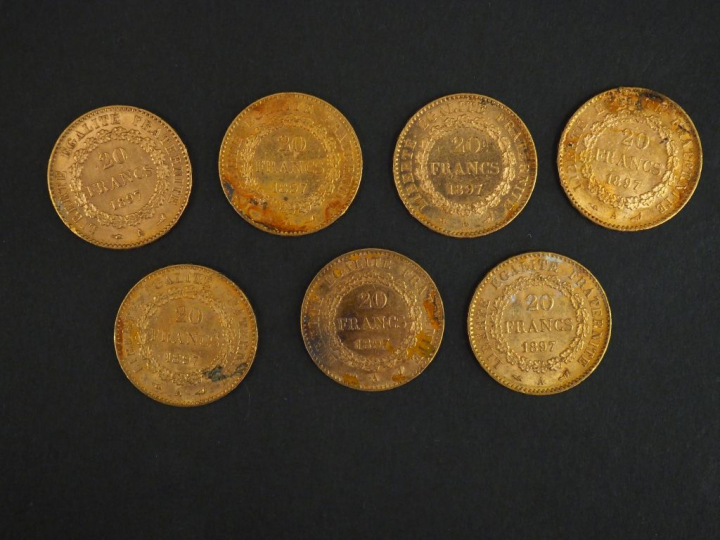 Sept pièces de 20 francs or, 1897-A. FRAIS ACHETEURS 5% TTC.
