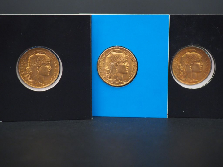 Trois pièces de 20 francs or, 1908, 1913 et 1914. FRAIS ACHETEUR 5% TT