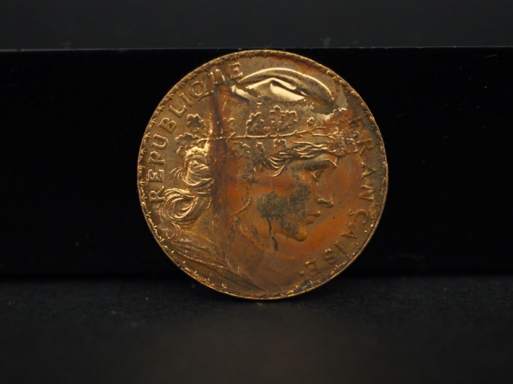 	Une pièce de 20 francs or, 1914. FRAIS ACHETEURS 5% TTC.