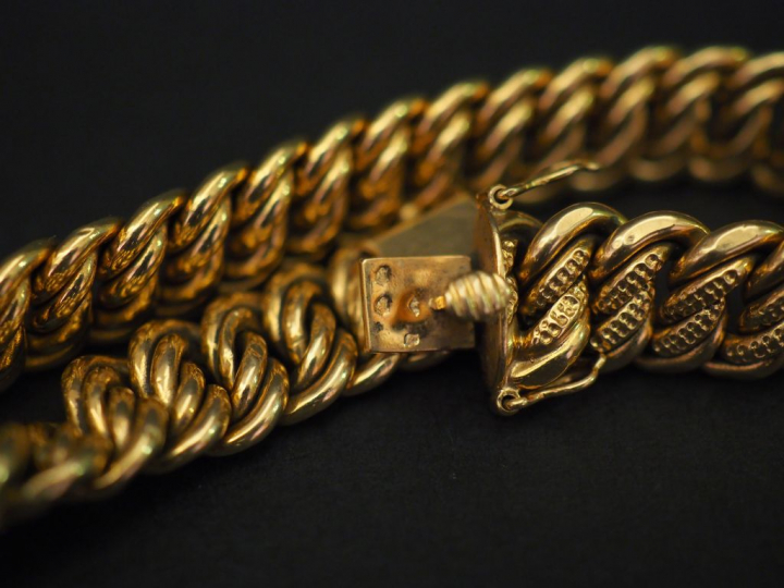 Bracelet articulé en or jaune, maille américaine. Long. 19 cm Poids. 1
