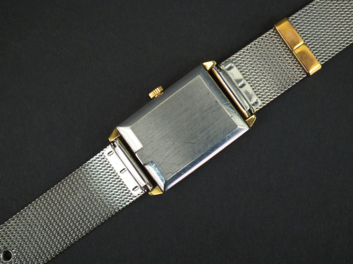 OMEGA, de ville  Montre bracelet d’homme en métal et métal doré. Cadra