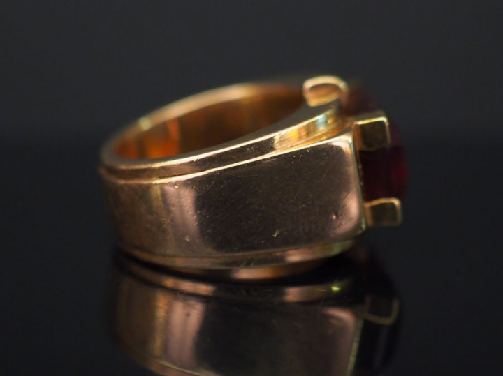 Bague tank de style 1940 en or jaune, sertie d’un quartz. TDD. 50 1/2 