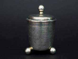 Vente aux enchères Gobelet en argent et vermeil, à décor de rinceaux, trophées de fruits 