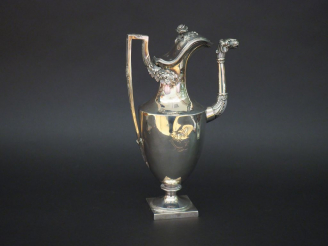 Vente aux enchères Aiguière Restauration de style Empire en argent, poinçon Vieillard, à 