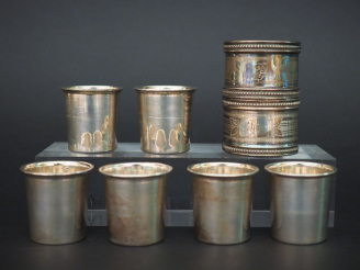 Vente aux enchères Suite de six verres à liqueur en argent, poinçon Minerve  MO : Roussel