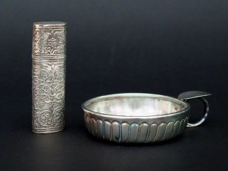 Vente aux enchères Taste vin en argent, poinçon Minerve à décor sur la moitié de godrons 