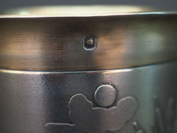 Timbale en argent, poinçon Minerve, illustrant la fable de La Fontaine