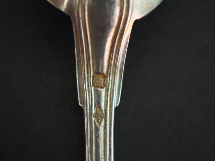 Ensemble comprenant : - trois cuillères en argent, poinçons et modèle 