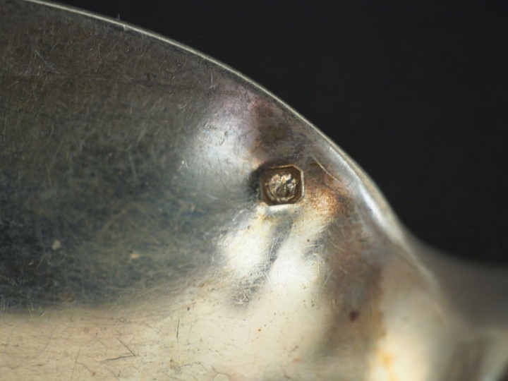 Ensemble comprenant : - trois cuillères en argent, poinçons et modèle 