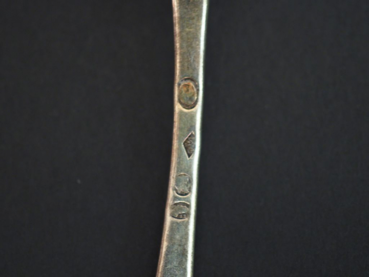 Ensemble comprenant :  - quatre petites cuillères en argent, poinçon M