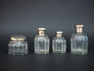 Vente aux enchères BACCARAT. Garniture de toilette en cristal et argent, poinçon Minerve.