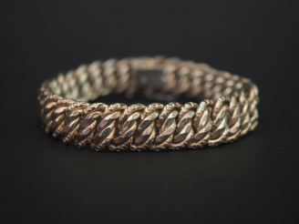Vente aux enchères Bracelet articulé en argent, maille américaine. Long. 20 cm Poids. 77,