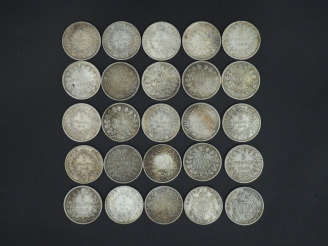 Vente aux enchères Ensemble comprenant :  - vingt-cinq pièces de 5 francs en argent, 1831