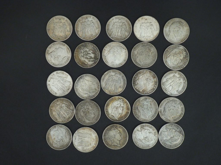 Ensemble comprenant :  - vingt-cinq pièces de 5 francs en argent, 1831