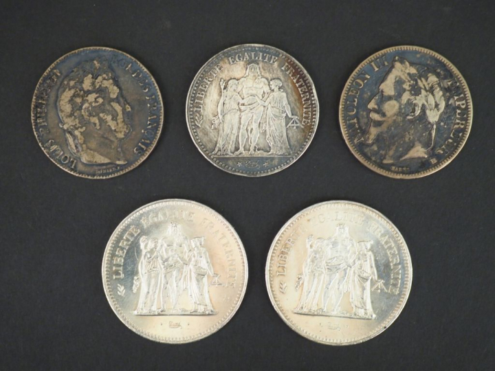 Ensemble comprenant :  - deux pièces de 50 francs argent, 1976 et 1978