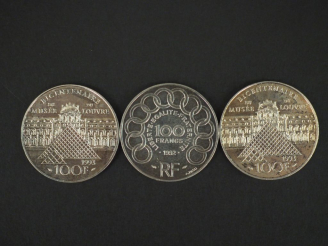 Vente aux enchères 	Trois pièces de 100 francs en argent, 1992 et 1993 (x2). Poids. 45,24