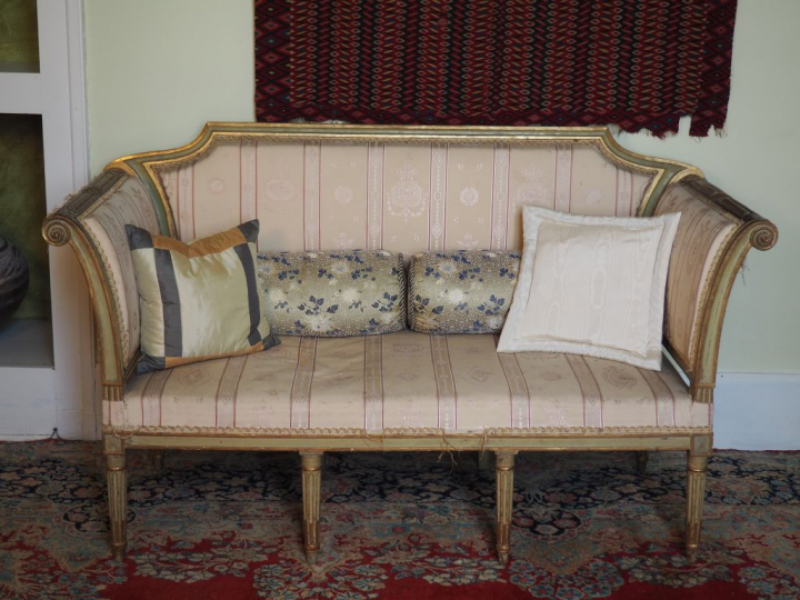 Paire de banquettes fin XVIIIème formant divan en bois laqué gris vert