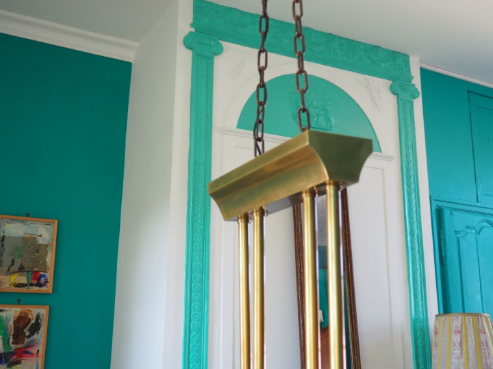 Grande suspension 1940 en verre et laiton (PERZEL ?) Dim. 124 x 44 x 6
