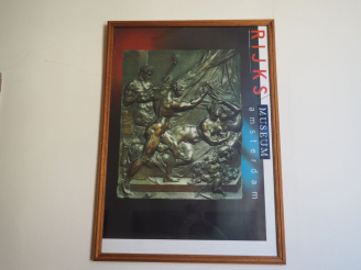 Vente aux enchères 4 encadrements contenant des affiches d'exposition.