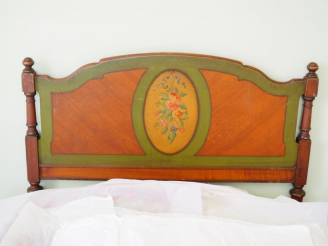 Vente aux enchères Paire de lits, matelas, sommier, bois de lit de style Directoire à déc