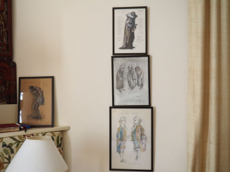Vente aux enchères Suite de 4 dessins, "projets de costumes de théatre". Signés.