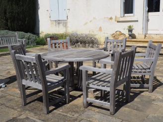 Vente aux enchères Mobilier de salon de jardin en teck. Comprenant : un banc et 6 fauteui