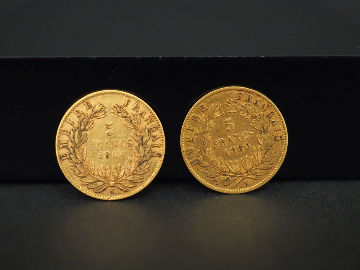 Deux pièces de 5 francs or, 1860-A et 1864-A. FRAIS ACHETEURS 5% TTC.