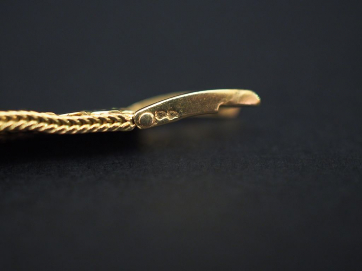 ESKA Montre bracelet de dame, boitier et bracelet en or jaune. Cadran 