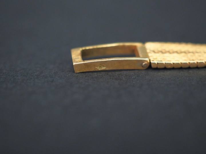 	GIRARD PEREGAUX Montre bracelet de dame, boitier et bracelet en or ja