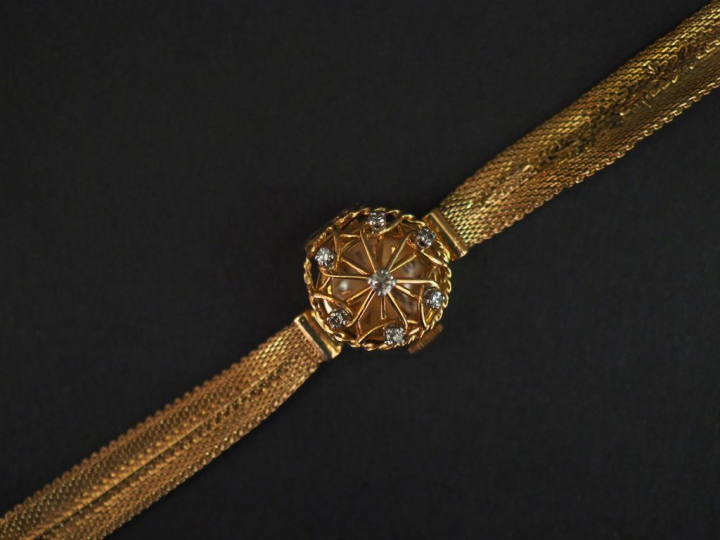 	Montre bracelet bijoux de femme, bracelet et boitier en or jaune. Boi