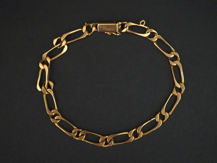 Bracelet articulé en or jaune, maille cheval. Long. 20,5 cm Poids. 11,