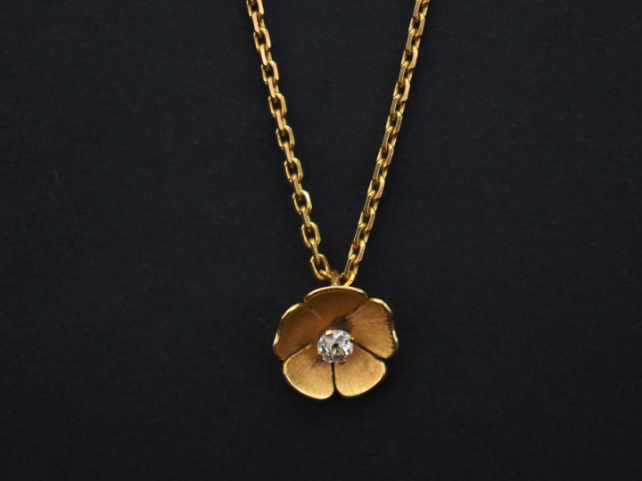 Collier en or jaune, maille forçat, à décor d’un pendentif en or jaune