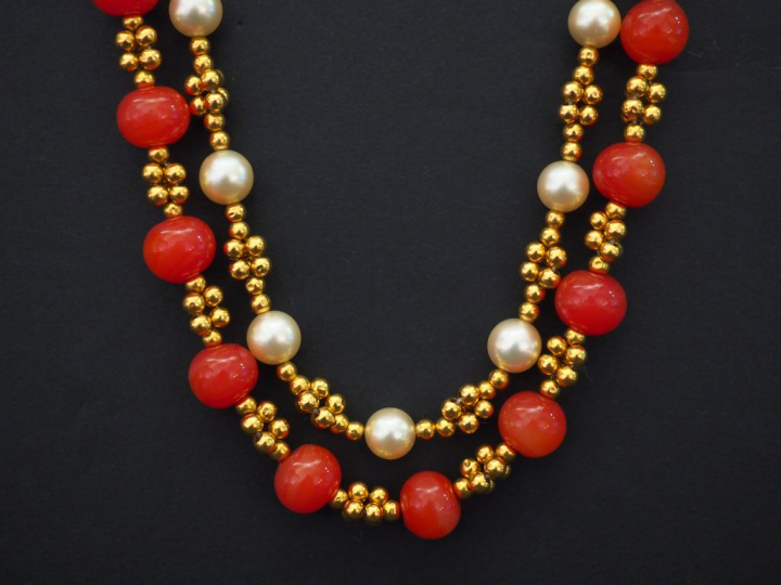 	Collier double rangs en or jaune, perles de culture et perles de corn